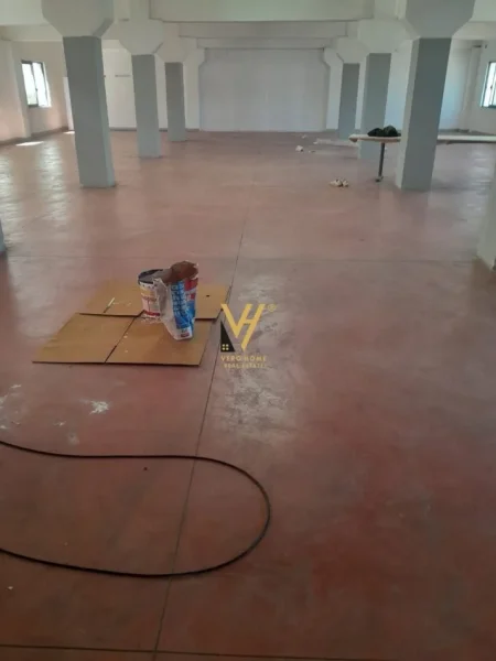 Tirane, jepet me qera ambjent biznesi Kati 2, 500 m² 1.800 € (KMY)