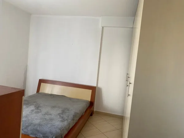 Tirane, jepet me qera apartament 2+1 Kati 4, 126 m² 500 € (rrapo hekali)