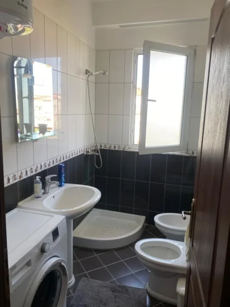 Tirane, jepet me qera apartament 2+1 Kati 4, 126 m² 500 € (rrapo hekali)
