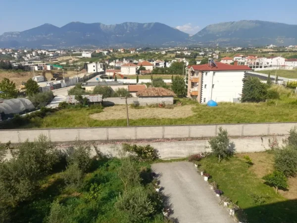 Tirane, jepet me qera Vile 3 Katshe Kati 0, 600 m² 1.700 € 