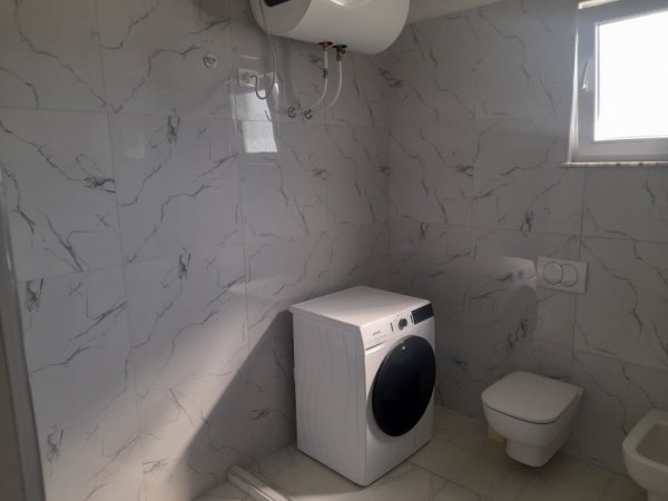 Tirane, jepet me qera Vile 3 Katshe Kati 0, 600 m² 1.700 € 