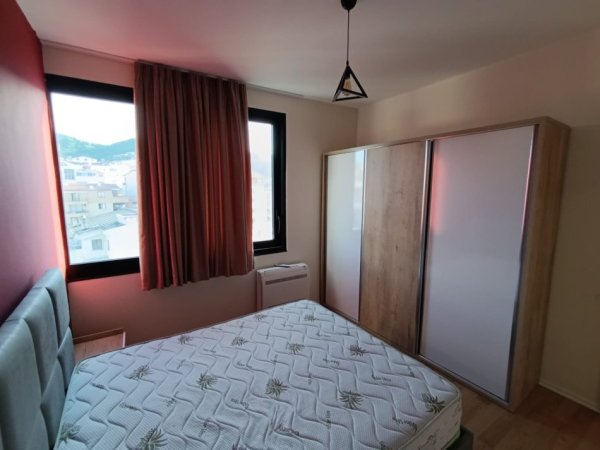 Tirane, jepet me qera apartament 1+1 Kati 9, 55 m² 450 € (Tek ura kristal center mundesi dhe per airbnb)