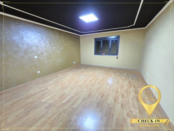 Tirane, jepet me qera zyre Kati 2, 160 m² 1.100 € (Afer Sheshi Skenderbej)