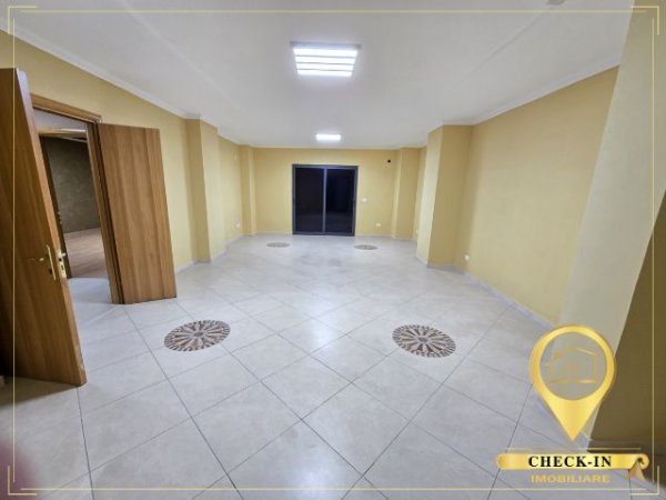 Tirane, jepet me qera zyre Kati 2, 160 m² 1.100 € (Afer Sheshi Skenderbej)