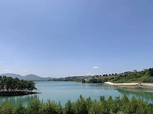 Tirane, shitet apartament duplex 3+1 , 215 m² (Liqeni i Farkes)