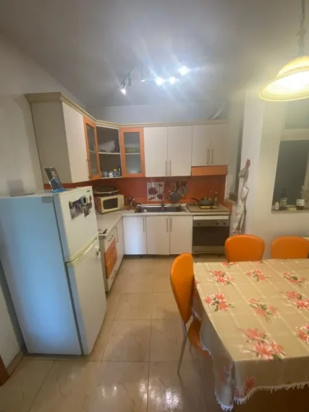 Tirane, jepet me qera apartament 2+1+Aneks+Ballkon Kati 5, 100 m² 1.000 € (ish ekspozita)