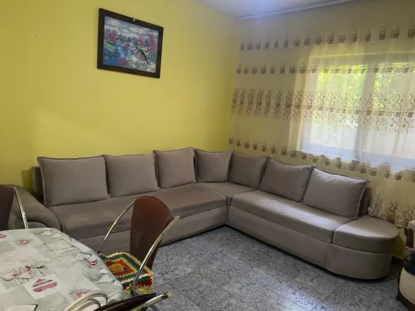 Tirane, jepet me qera apartament 1+1 Kati 1, 370 € (Rrugica Idajet Lezha)