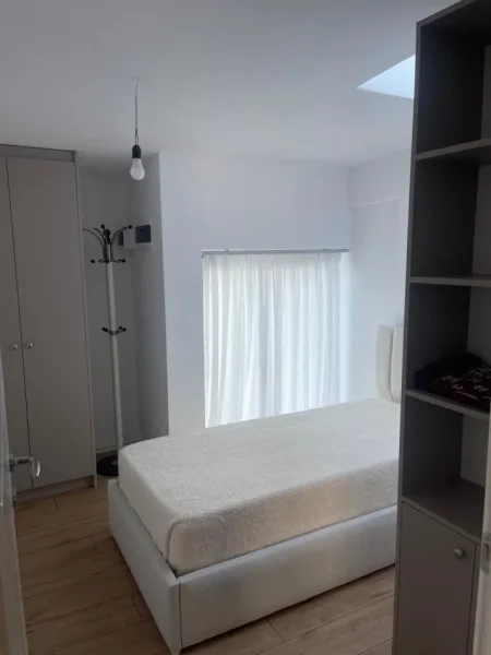 Tirane, jepet me qera shtepi 2+1 Kati 1, 350 € (Komisariati 6)