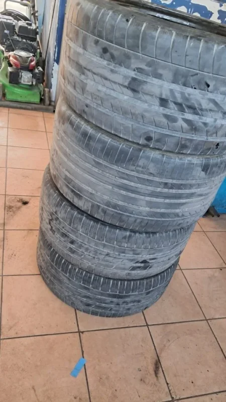 Fier, shitet gome Shes goma te perdorura per BMW X5 315 35 20, 275 40 20 , 300 €