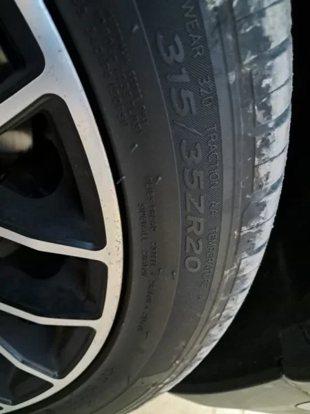 Fier, shitet gome Shes goma te perdorura per BMW X5 315 35 20, 275 40 20 , 300 €