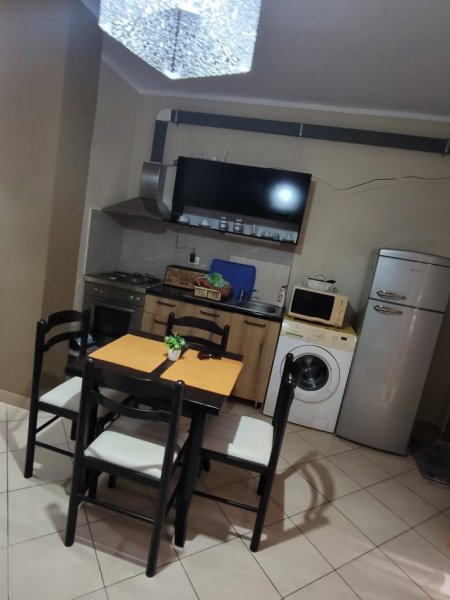 Mali Robit, jap me qera apartament 1+1 Kati 1, 42 m² (Rruga Mak Albania)