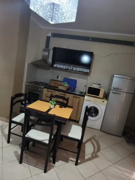 Mali Robit, jap me qera apartament 1+1 Kati 1, 42 m² (Rruga Mak Albania)