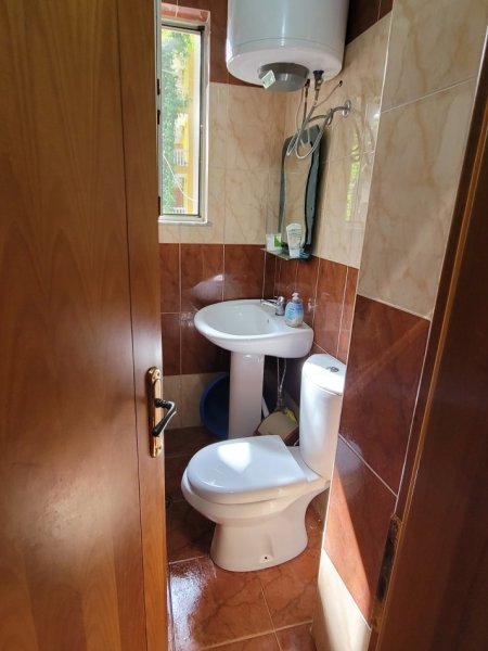 Mali Robit, jap me qera apartament 1+1 Kati 1, 42 m² (Rruga Mak Albania)