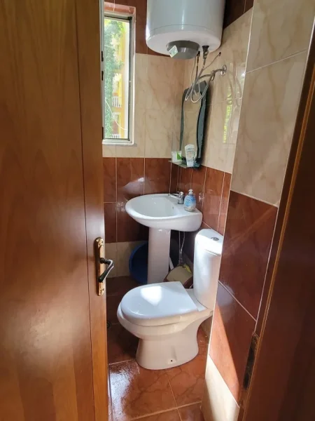 Mali Robit, jap me qera apartament 1+1 Kati 1, 42 m² (Rruga Mak Albania)