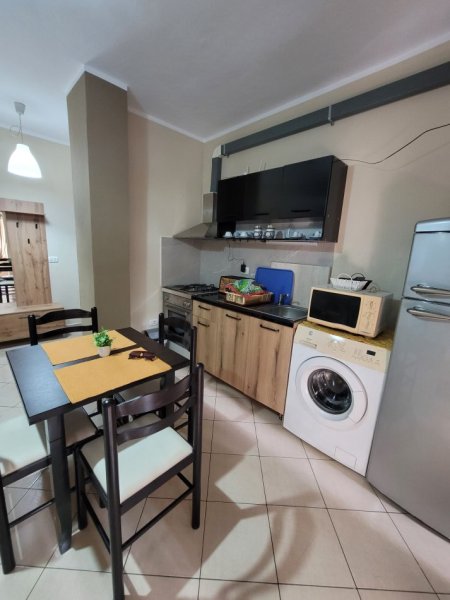 Mali Robit, jap me qera apartament 1+1 Kati 1, 42 m² (Rruga Mak Albania)