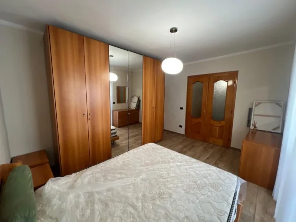 Tirane, jap me qera apartament 3+1+Ballkon Kati 3, 120 m² 650 € (Rruga kavajes)