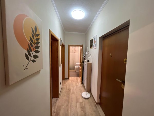 Tirane, jap me qera apartament 3+1+Ballkon Kati 3, 120 m² 650 € (Rruga kavajes)