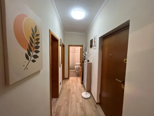 Tirane, jap me qera apartament 3+1+Ballkon Kati 3, 120 m² 650 € (Rruga kavajes)