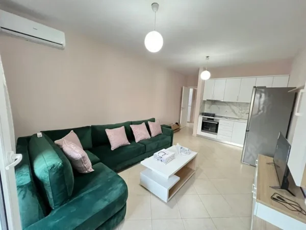 Tirane, jepet me qera apartament 2+1+Ballkon Kati 2, 90 m² 600 € (5 maji)