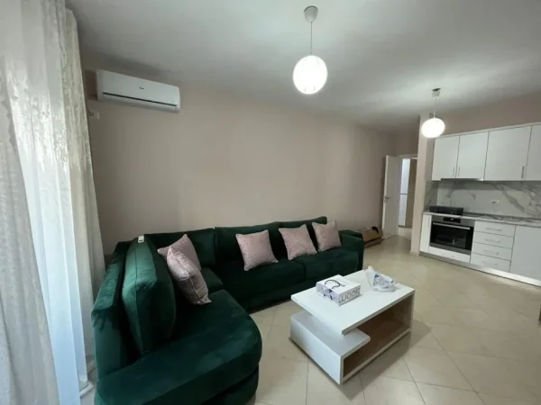 Tirane, jepet me qera apartament 2+1+Ballkon Kati 2, 90 m² 600 € (5 maji)