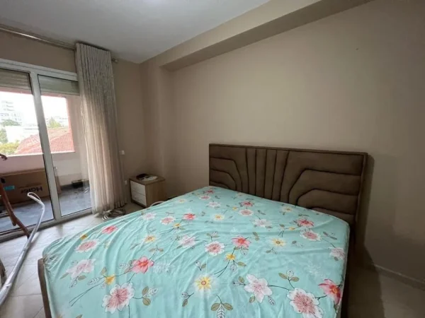 Tirane, jepet me qera apartament 2+1+Ballkon Kati 2, 90 m² 600 € (5 maji)