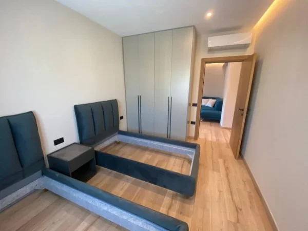 Tirane, jepet me qera apartament 2+1+Ballkon Kati 7, 101 m² 1.000 € (MBIKALIMI KOMUNES)