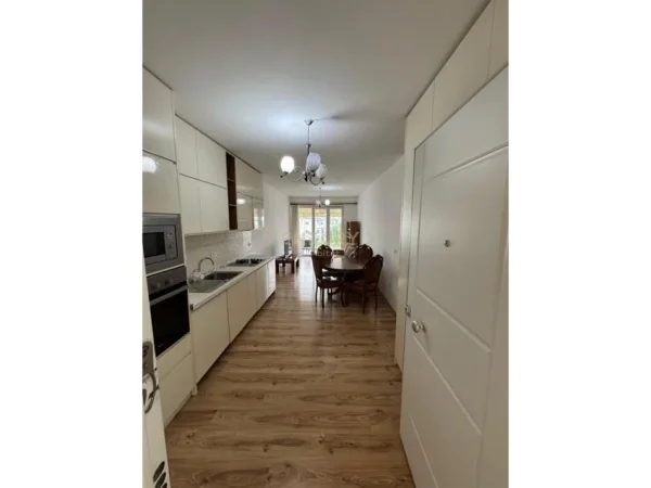 Tirane, jap me qera apartament 1+1+Ballkon Kati 3, 84 m² 500 € 