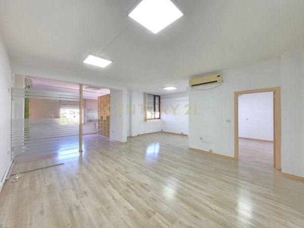 Tirane, jap me qera zyre , 220 m² 1.950 € (Ish Blloku)