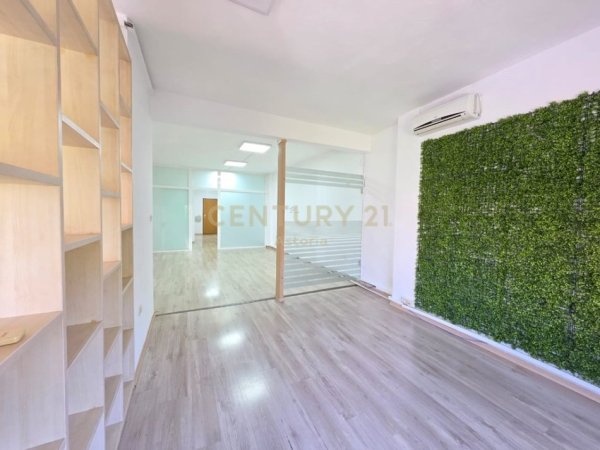 Tirane, jap me qera zyre , 220 m² 1.950 € (Ish Blloku)