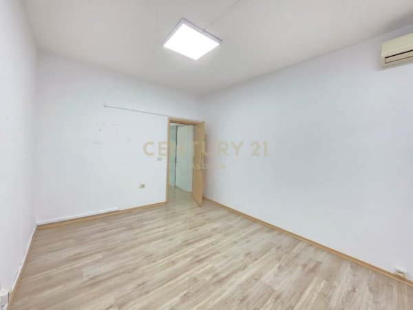 Tirane, jap me qera zyre , 220 m² 1.950 € (Ish Blloku)