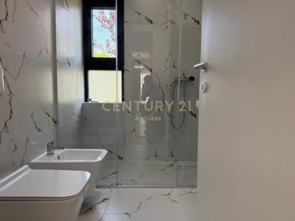 Tirane, jepet me qera Vile 2+1 Kati 1, 168 m² 1.400 € (Farke)