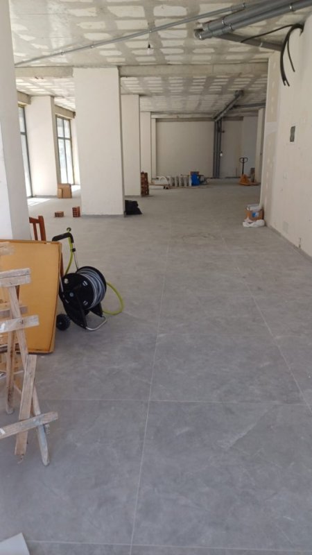 Tirane, jepet me qera dyqan Kati 0, 320 m² 3.200 € (Kamez, Bulevardi Blu)
