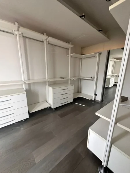 Tirane, jepet me qera zyre Kati 2, 190 m² 2.000 € 