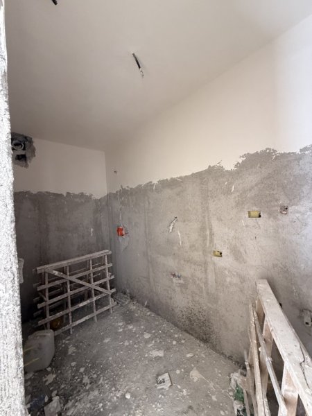 Tirane, shitet apartament 2+1+Ballkon , 95 m² 155.000 € 