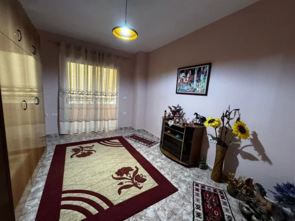 Tirane, jepet me qera apartament 2+1+Aneks+Ballkon Kati 3, 110 m² 800 € (Sheshi willson)