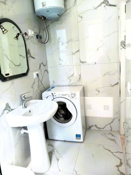 Tirane, jepet me qera garsonier 1+1 Kati 5, 30 m² 300 € 