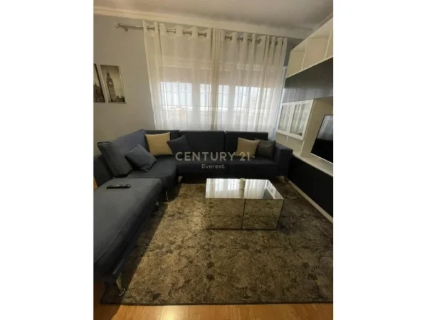 Tirane, jepet me qera apartament 1+1+Ballkon Kati 6, 70 m² 500 € (Ali Dem)