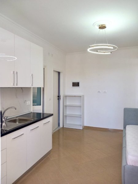 Tirane, jepet me qera garsonier 1+1 Kati 5, 30 m² 300 € 