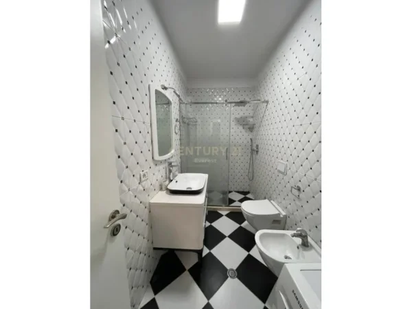 Tirane, jepet me qera apartament 1+1+Ballkon Kati 6, 70 m² 500 € (Ali Dem)