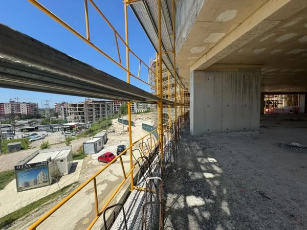 Tirane, shes apartament 1+1+Ballkon Kati 1, 76 m² 75.700 € (Paskuqan Kompleksi ALUNA 1000 EURO/M2)