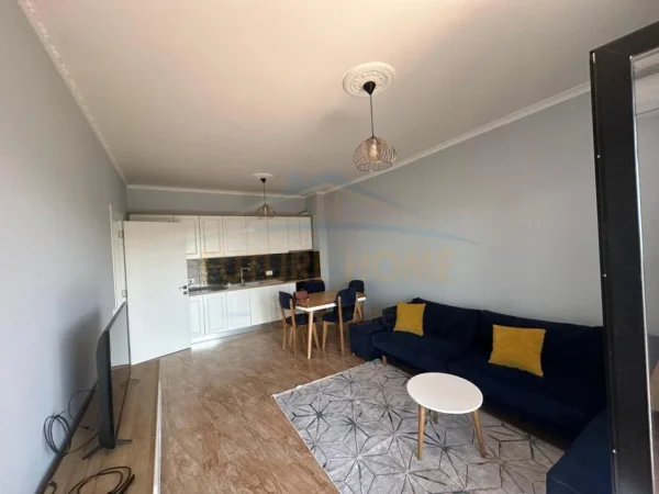 Tirane, jepet me qera apartament 1+1 Kati 4, 65 m² 500 € (Rruga e Dibres)