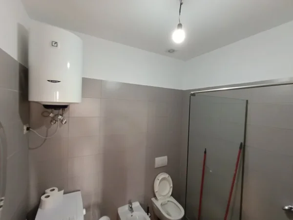 Tirane, jepet me qera apartament 1+1 Kati 9, 55 m² 450 € (Ura kristal center mundesi dhe per Airbnb)