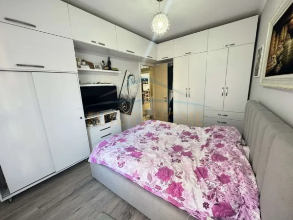 Tirane, shitet apartament 2+1+Ballkon Kati 2, 107 m² 250.000 € (parku i autobuzave)