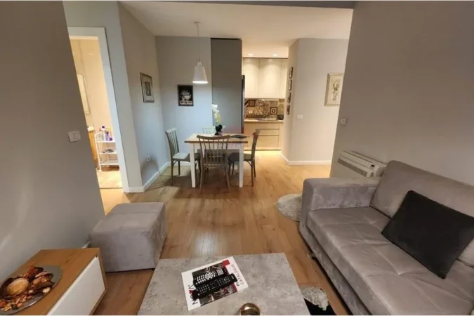 Tirane, jepet me qera apartament 1+1 , 75 m² 800 € (KOMPLEKSI DELIJORGJI)