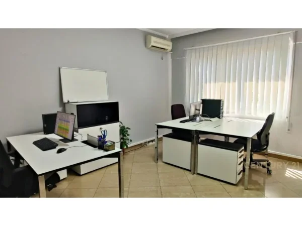 Tirane, jepet me qera apartament Kati 1, 130 m² 1.100 € 