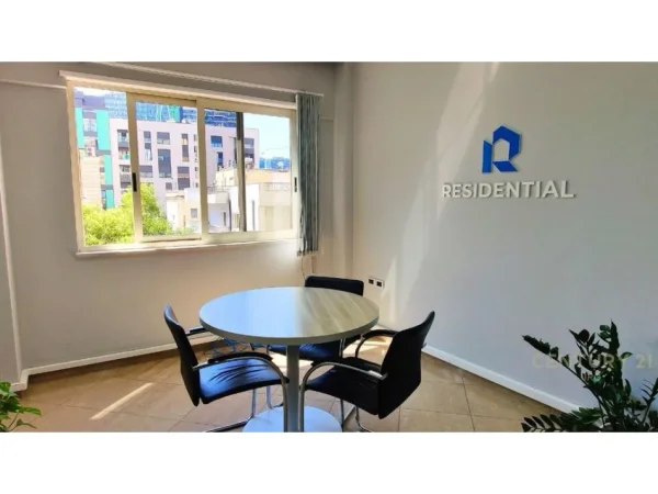 Tirane, jepet me qera apartament Kati 1, 130 m² 1.100 € 