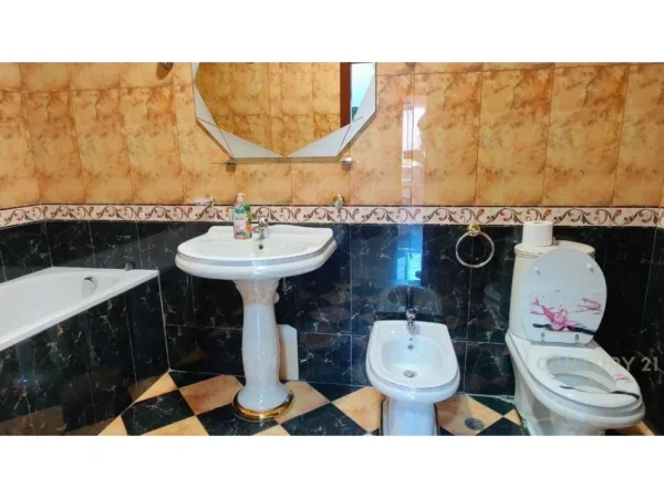 Tirane, jepet me qera apartament Kati 1, 130 m² 1.100 € 