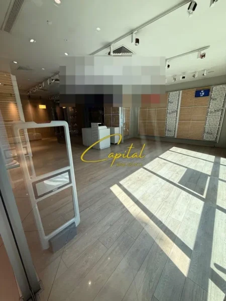 Tirane, jepet me qera dyqan Kati 0, 96 m² 5.200 € (DREJTORIA E POLICISE)