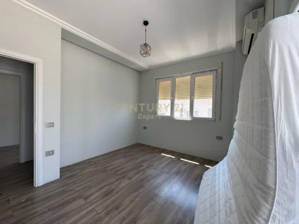 Tirane, shitet apartament 2+1+Ballkon Kati 5, 167 m² 165.000 € (Linze)