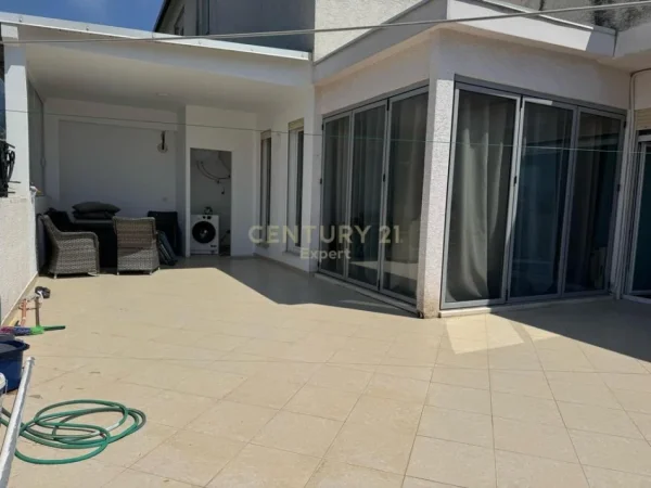 Tirane, shitet apartament 2+1+Ballkon Kati 5, 167 m² 165.000 € (Linze)
